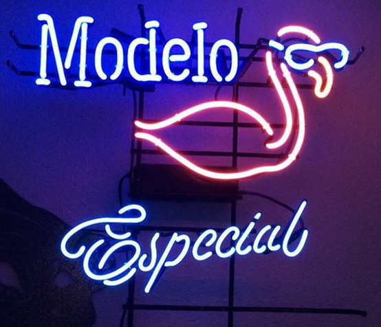 Modelo Flamingo Neon Sign